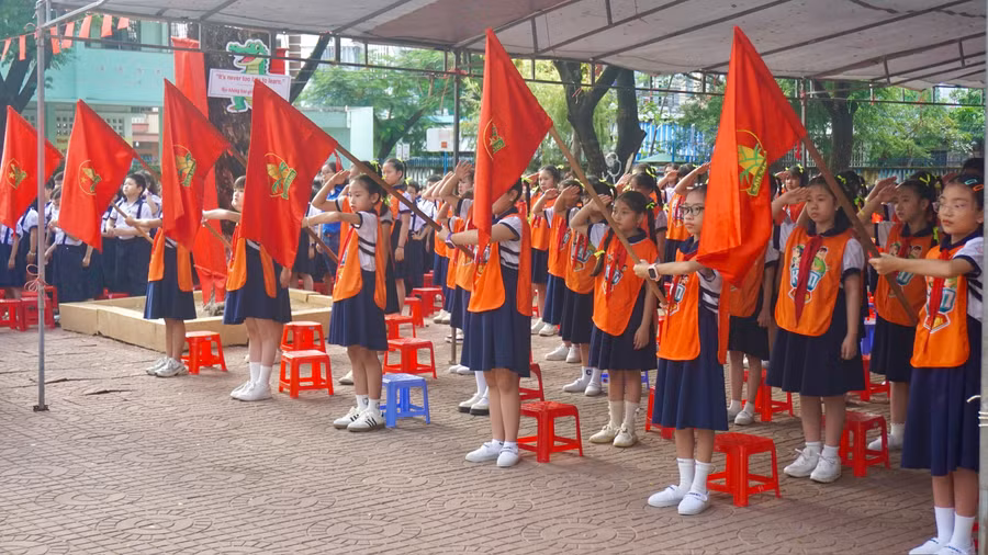 thieu-nhi-vui-khoe-tien-buoc-len-doan-1.jpg