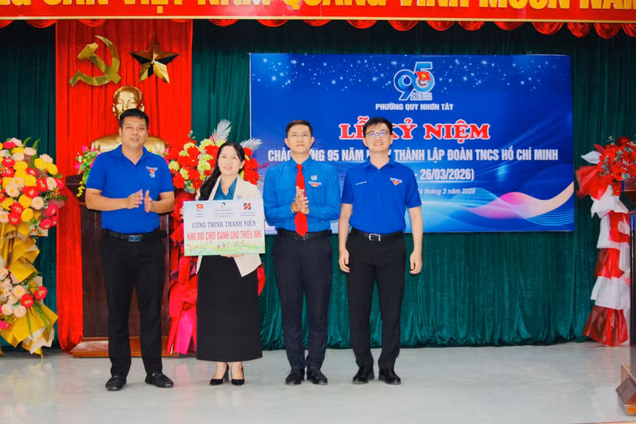 ky-niem-95-nam-thanh-lap-doan-8.jpg