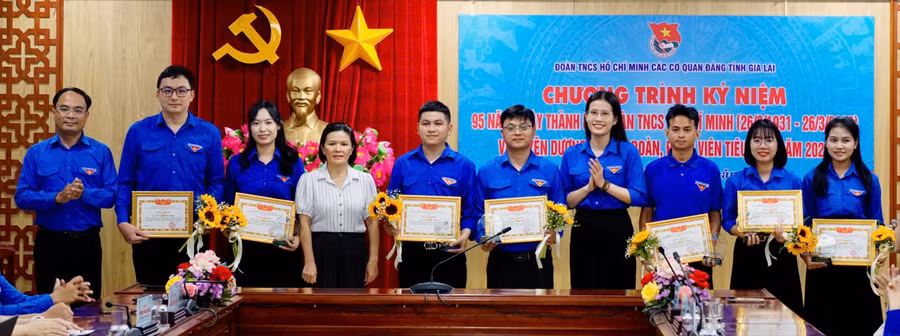 ky-niem-95-nam-thanh-lap-doan-3-8485.jpg