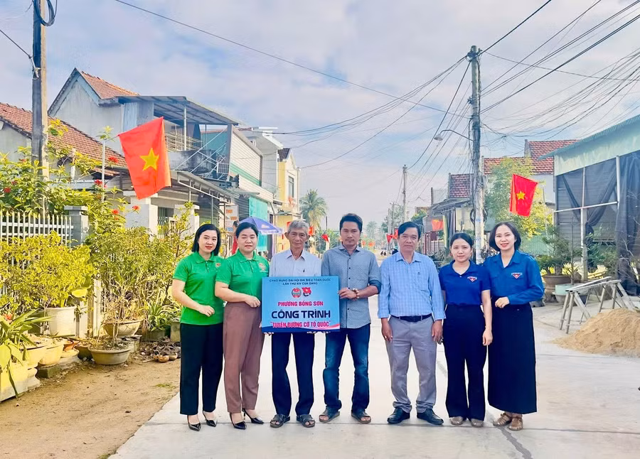 doan-phuong-bong-son-thuc-hien-cong-trinh-chao-mung-dai-hoi-dang-1.jpg