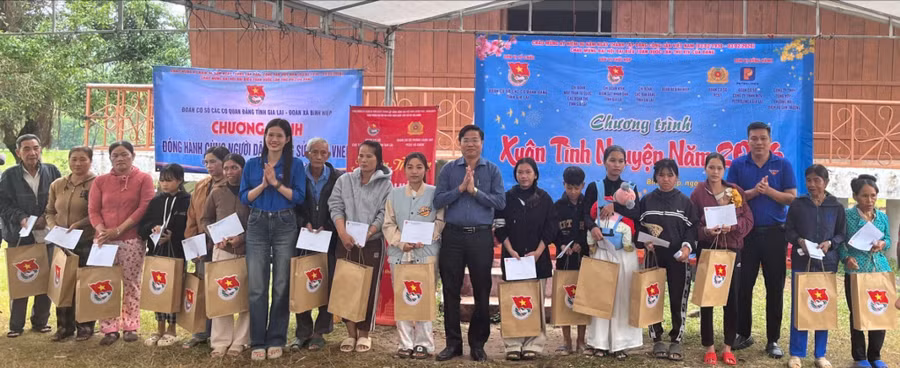 xuan-tinh-nguyen-tai-xa-binh-hiep-4-232-3646.jpg
