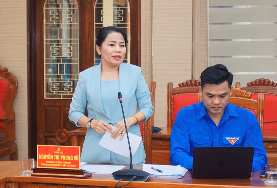 pho-bi-thu-tinh-uy-nguyen-ngoc-luong-lam-viec-voi-tinh-doan-3.jpg