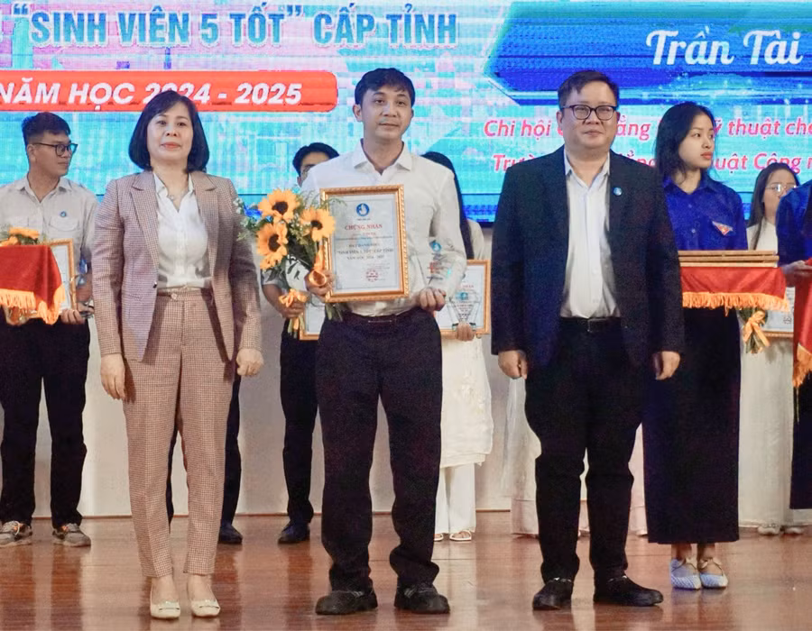 sinh-vien-5-tot-1.jpg