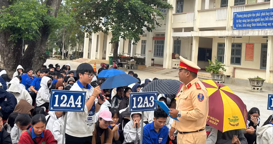 tuyen-truyen-phap-luat-tai-xa-tuy-phuoc-bac-2-8573.jpg