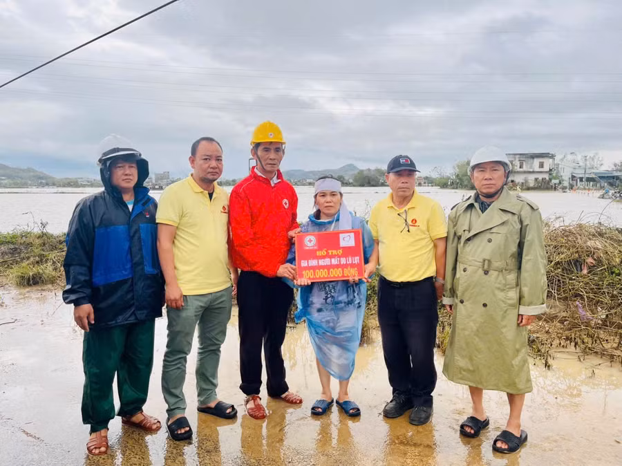 vin-group-ho-tro-500-trieu-dong-cho-ho-co-nguoi-thiet-mang-do-lu.jpg