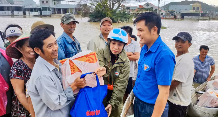 song-dep-giua-dong-nuoc-lu-1.jpg