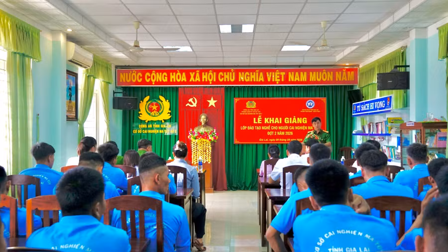 khai-giang-lop-day-nghe-may-cong-nghiep-tai-co-so-cai-nghien-ma-tuy-so-2-tinh-gia-lai-1.jpg