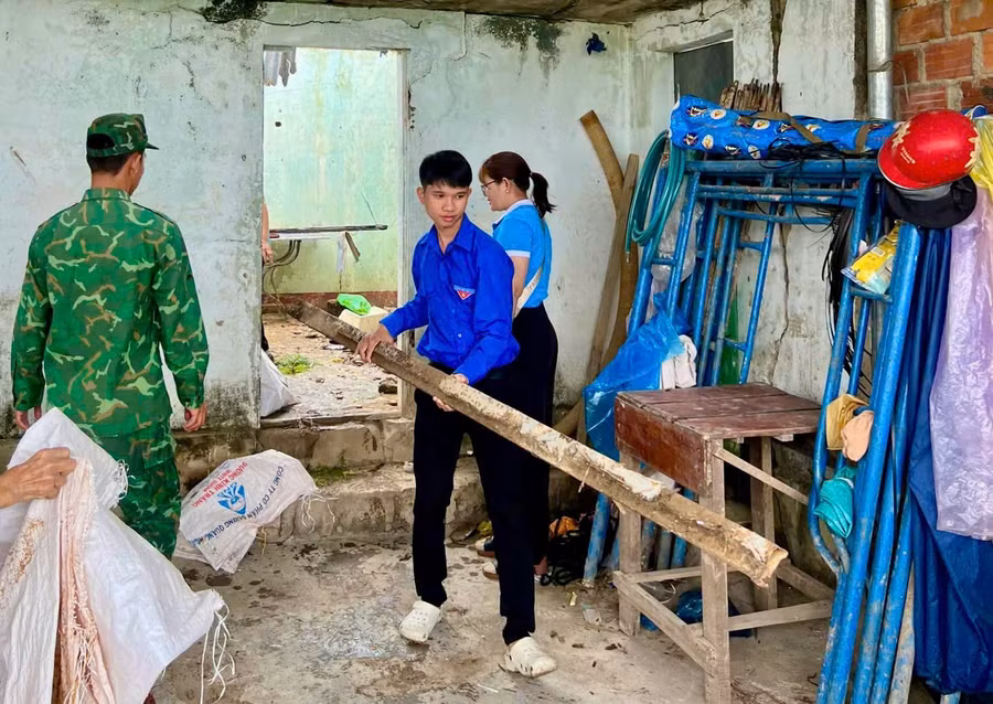 thanh-nien-gia-lai-gop-suc-giup-dan-an-cu-truoc-mua-mua-bao-1.jpg