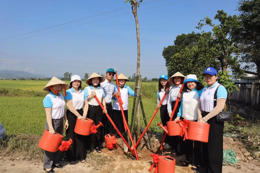 gia-lai-co-1-can-bo-hoi-duoc-trao-giai-thuong-nguyen-thi-dinh-lan-thu-ii-2.jpg