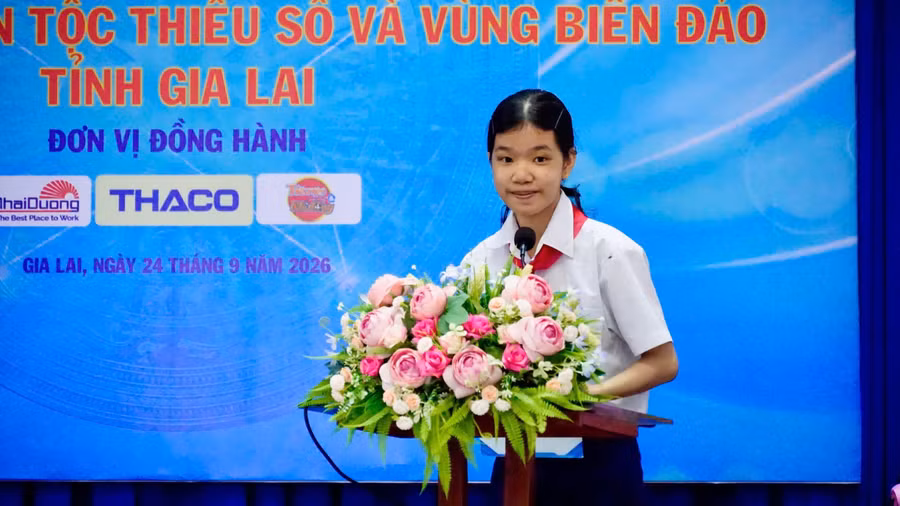trao-95-suat-hoc-bong-quy-vi-tuoi-tre-vung-cao-va-hai-dao-va-clb-vi-hoang-sa-truong-sa-than-yeu-cho-hoc-sinh-gia-lai-4.jpg
