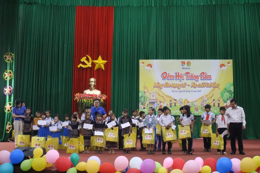 dem-hoi-trang-ram-an-lao-8.jpg