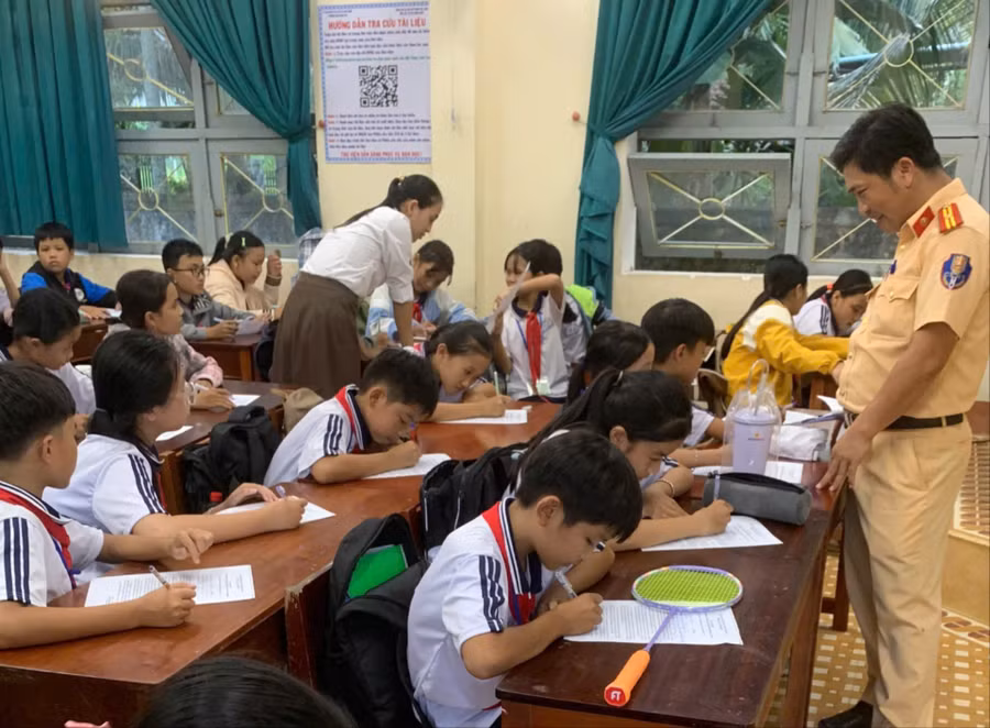 tuyen-truyen-phap-luat-tai-xa-phu-my-nam-4-5336.jpg