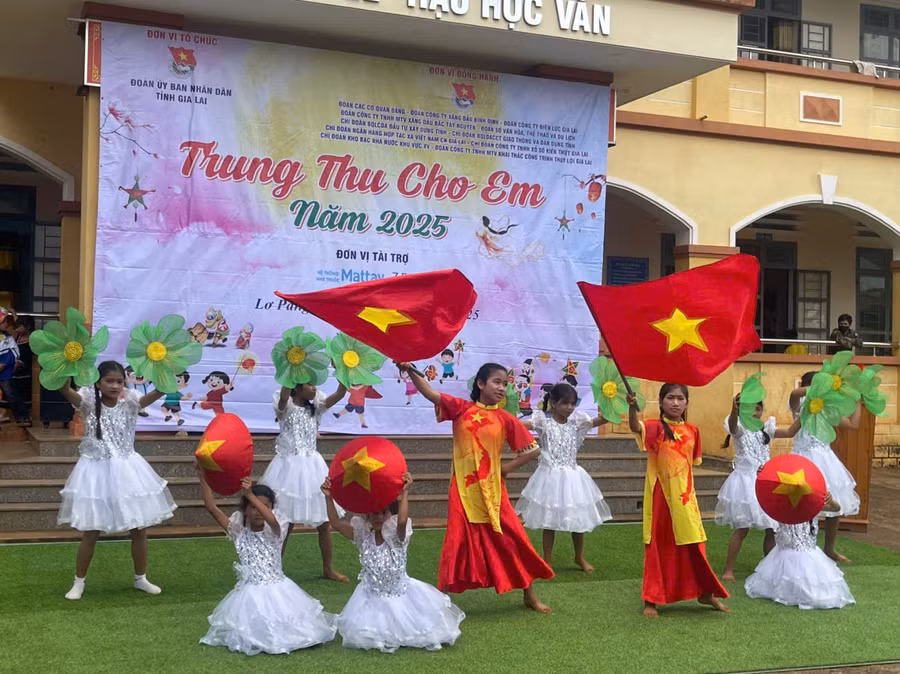 doan-ubnd-tinh-to-chuc-trung-thu-tai-xa-lo-pang-3.jpg