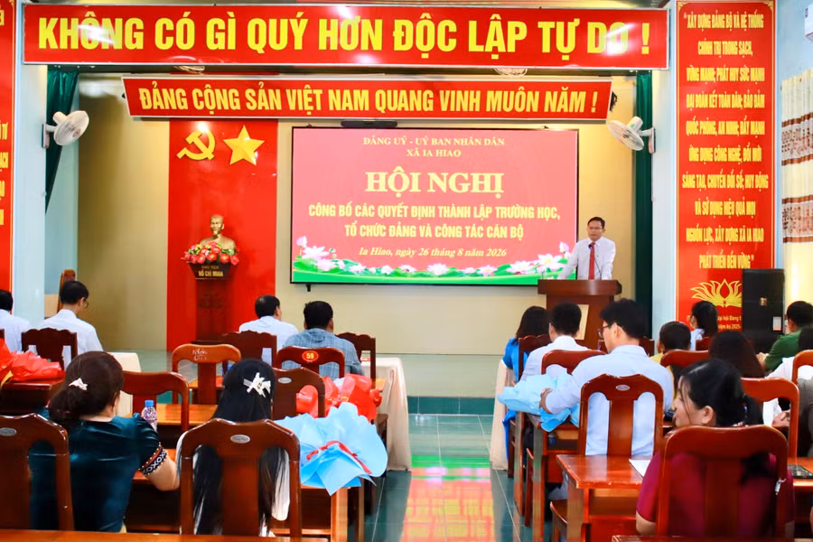 ia-hiao-sap-nhap-truong.jpg