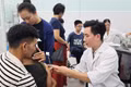 Phụ huynh đổ xô đưa con đi tiêm vắc xin não mô cầu, lượng người tiêm tăng gấp 8 lần