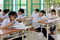 Cùng 1 lớp, khác chiều cao: Nhà trường phải bố trí bàn ghế học sinh thế nào?