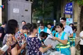 Vứt càng nhiều rác, có thể phải trả càng nhiều tiền: Hà Nội thử nghiệm “túi tiêu chuẩn”