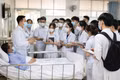 Có nơi sinh viên y đông hơn bệnh nhân: Bác sĩ tương lai thực hành ở đâu?
