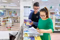 Khó mua đủ bộ sách giáo khoa trước năm học mới, nhà xuất bản nói gì?