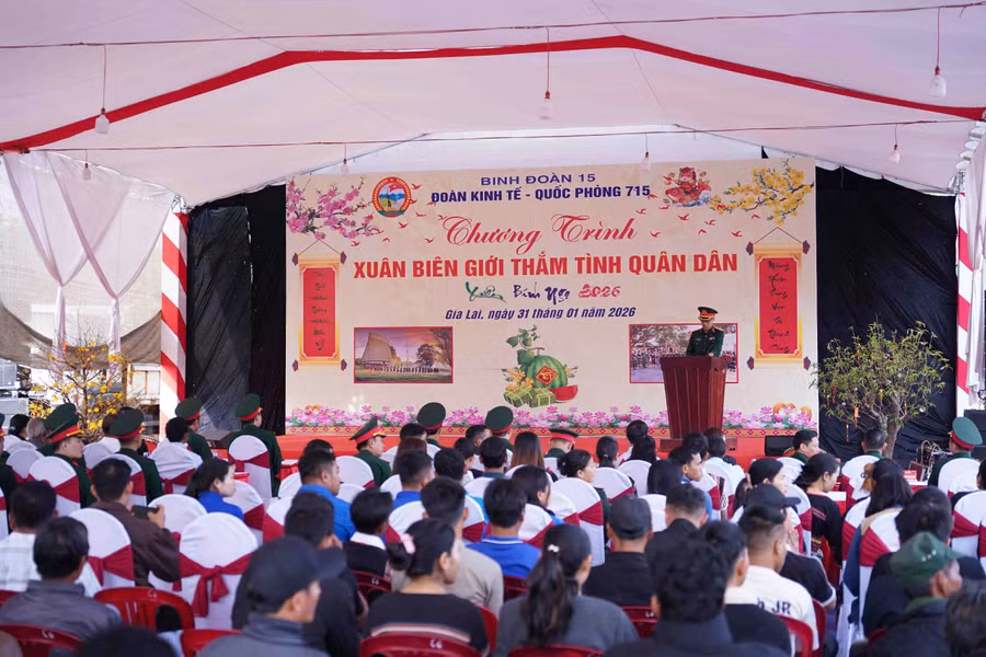 binh-doan-15-to-chuc-chuong-trinh-xuan-bien-gioi-tai-xa-ia-o.jpg