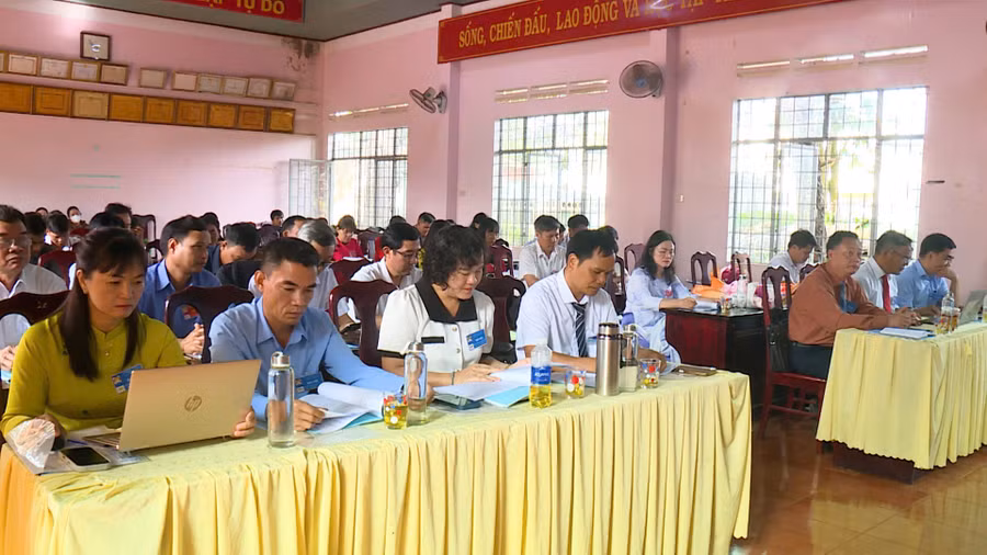 cac-dai-bieu-tham-du-hoi-nghi.jpg