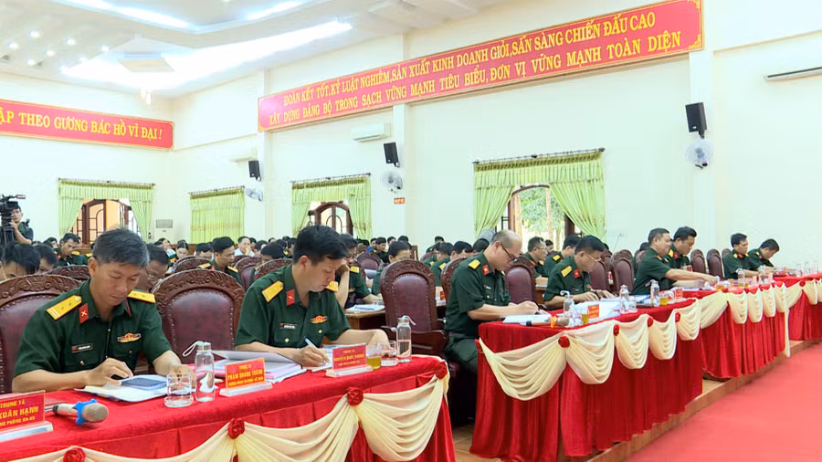 cac-dai-bieu-tham-du-hoi-nghi.jpg