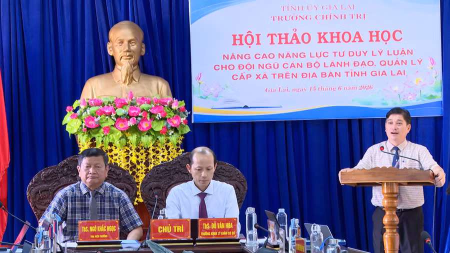 tshoang-tri-duong-pho-hieu-truong-truong-chinh-tri-tinh-gia-lai-ben-phai-trinh-bay-tham-luan.jpg