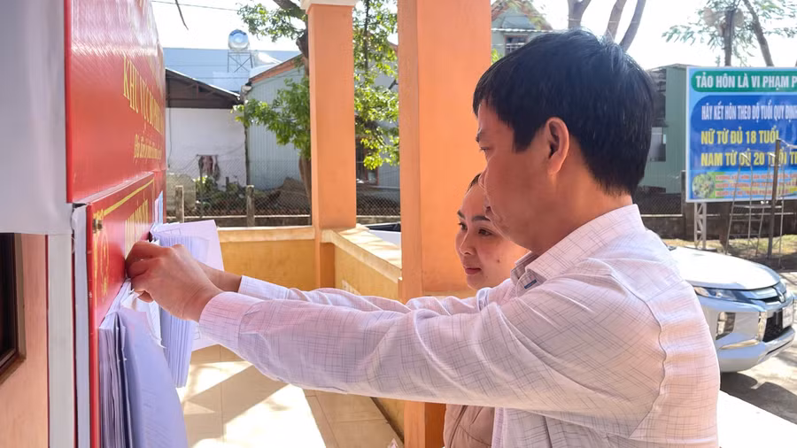 pho-chu-tich-ubnd-tinh-nguyen-huu-que-kiem-tranh-danh-sach-cu-tri.jpg