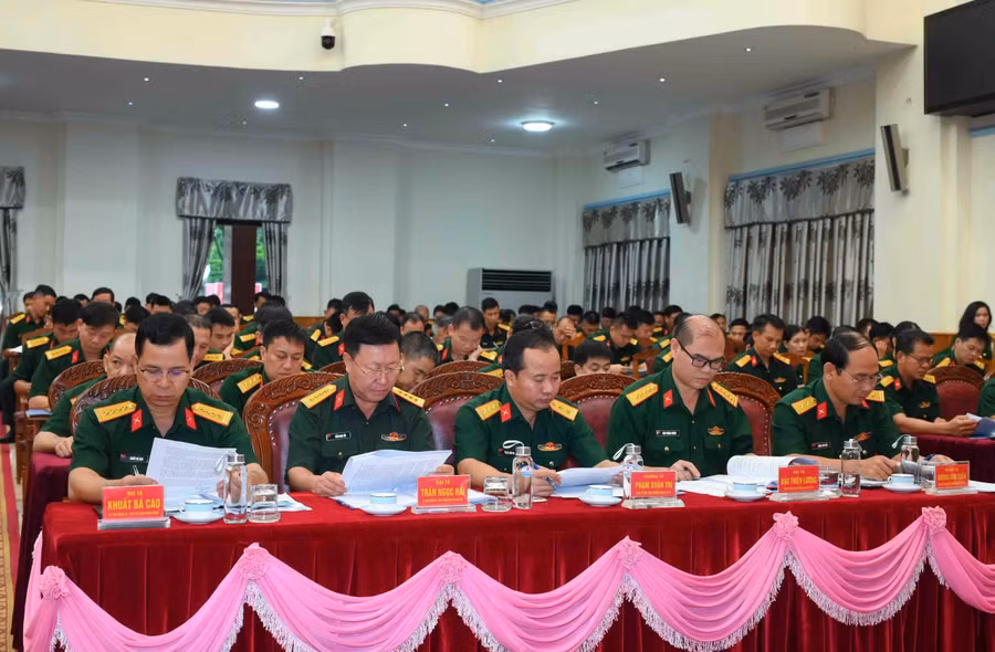 cac-dai-bieu-tham-du-hoi-nghi.jpg