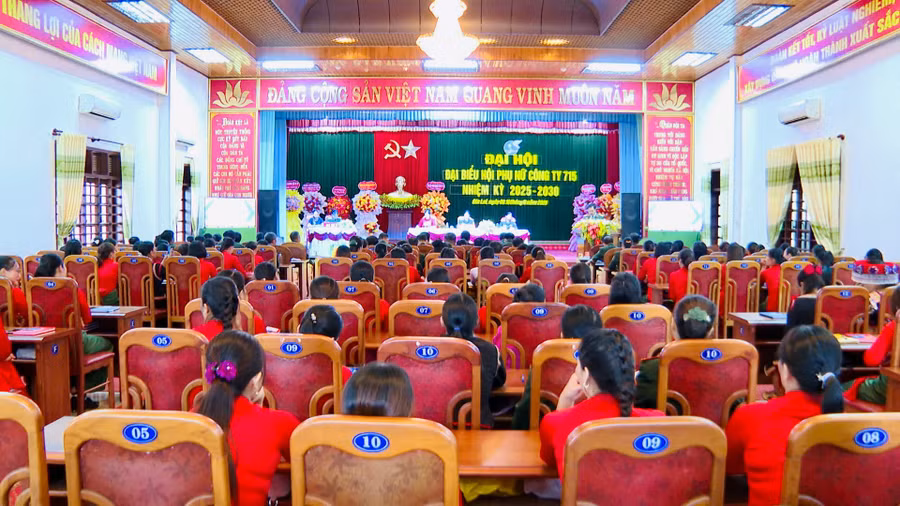 toan-canh-dai-hoi-dai-bieu-hoi-phu-nu-cong-ty-715-nhiem-ky-2025-2030.jpg