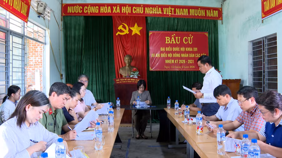 lanh-dao-xa-ya-hoi-bao-cao-tinh-hinh-trien-khai-cong-tac-bau-cu-tai-dia-phuong.jpg
