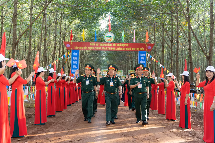 doan-kt-qp-75-khai-mac-hoi-thi-tho-gioi-khai-thac-mu-cao-su-nam.jpg