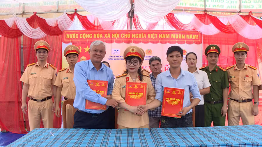 phong-canh-sat-giao-thong-cong-an-tinh-gia-lai-cong-ty-tnhh-mtv-thuong-mai-bidiphar-va-he-thong-chinh-tri-lang-tnung-ky-ket-giao-uoc-ket-nghia.jpg