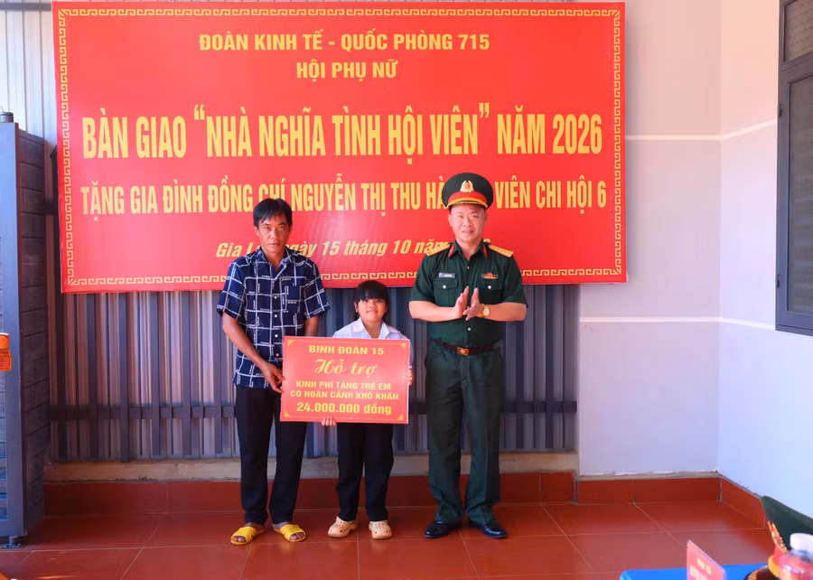 lanh-dao-binh-doan-15-kinh-phi-nhan-nuoi-chau-ro-cham-nuoi.jpg