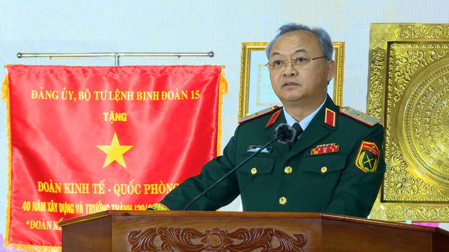 thieu-tuong-hoang-van-sy-tu-lenh-binh-doan-15-phat-bieu-chi-dao-tai-buoi-le.jpg