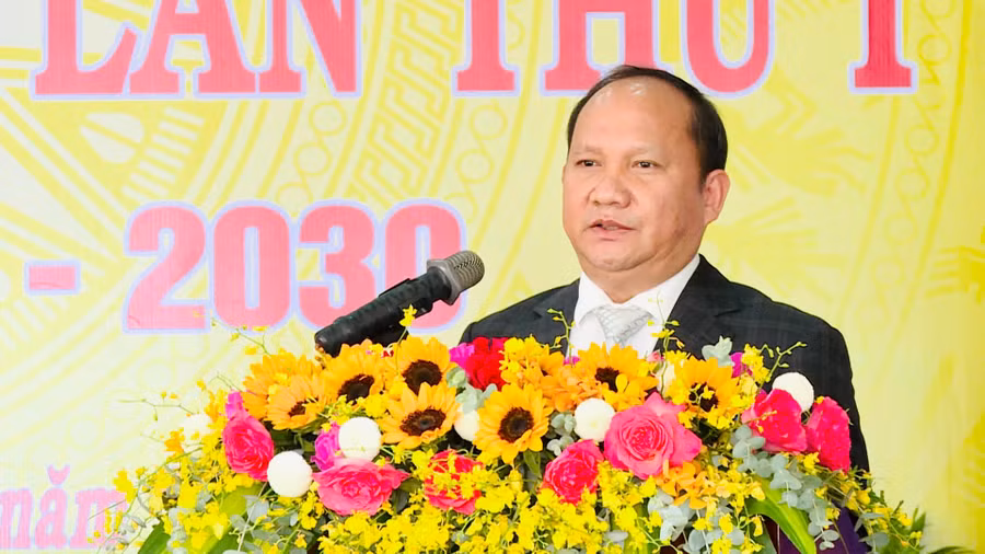 dong-chi-rah-lan-chung-pho-bi-thu-thuong-truc-tinh-uy-chu-tich-hdnd-tinh-phat-bieu-chi-dao-dai-hoi.jpg