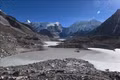 Hồ băng tan chảy từ đỉnh núi ở Solukhumbu, cách thủ đô Kathmandu của Nepal 140 km về phía đông bắc, ngày 22-11-2018. Ảnh: AFP/TTXVN