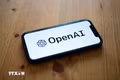 Biểu tượng Tập đoàn công nghệ Mỹ OpenAI. Ảnh: AFP/TTXVN