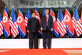 Tổng thống Donald Trump (phải) và nhà lãnh đạo Triều Tiên Kim Jong-un tại Hội nghị thượng đỉnh Mỹ - Triều ở Singapore năm 2018. Ảnh: Wikipedia