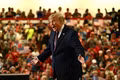 Ông Trump hủy hai cuộc vận động trực tiếp, chuyển sang tranh cử qua điện thoại