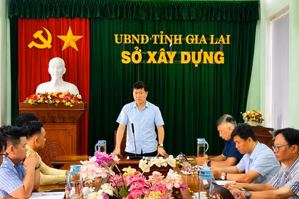 Sở Xây dựng đã tổ chức cuộc họp khẩn, yêu cầu chấn chỉnh hoạt động vận tải hành khách, đồng thời xây dựng bộ quy tắc ứng xử dành cho tài xế taxi, xe hợp đồng, xe điện phục vụ du lịch.