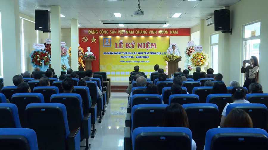 quang-canh-le-ki-niem.jpg