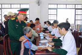 Binh đoàn 15 khám bệnh, cấp thuốc cho hơn 450 lượt người dân xã Ia Pnôn