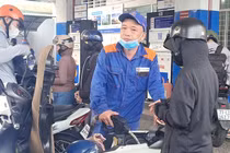 Xăng E10 giảm 1.225 đồng/lít, dầu diesel giảm nhẹ