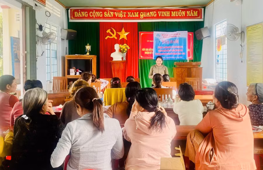 phu-nu-tuyen-truyen-bau-cu-7.jpg