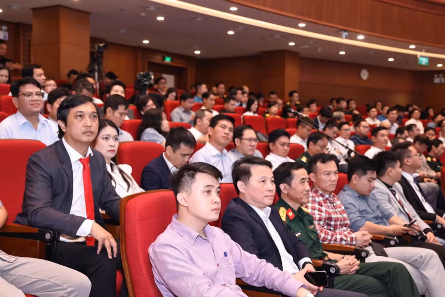 bac-si-nguyen-van-trung-tai-dai-hoi-hoi-can-thiep-mach-than-kinh-viet-nam.jpg