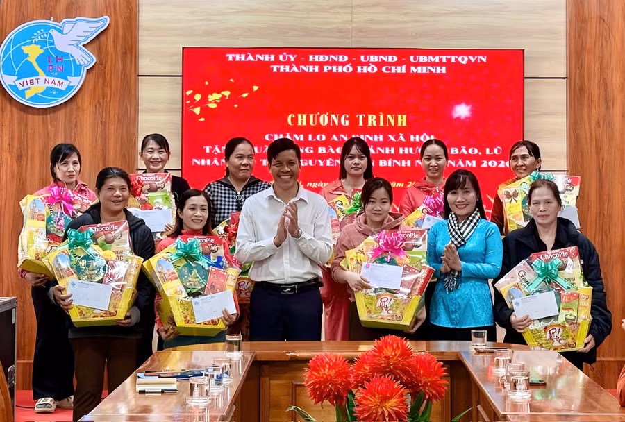 tp-ho-chi-minh-tang-5-ty-dong-cho-tinh-gia-lai-cham-lo-tet-5.jpg