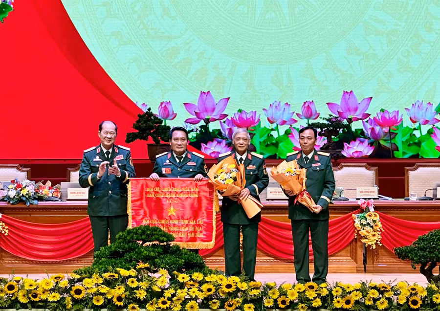 tang-co-thi-dua-cho-hoi-cuu-chien-binh.jpg