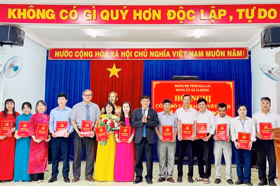 Xã Ia Băng thành lập 9 chi bộ trực thuộc 