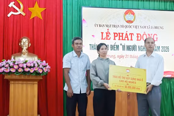 Xã Ia Hrung vận động hơn 53 triệu đồng ủng hộ Quỹ “Vì người nghèo”